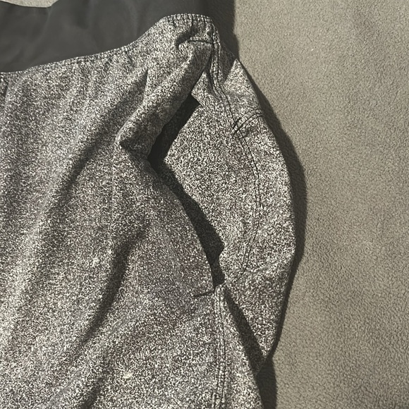 Lululemon shorts men’s size XL - Picture 4 of 8